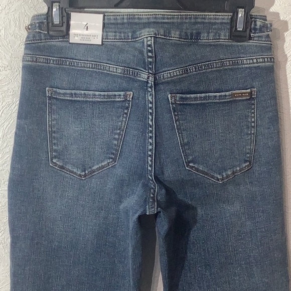 WHBM NEW - Sz 4 - the everyday soft - Mid Rise - slim ankle Jeans - Picture 2 of 8